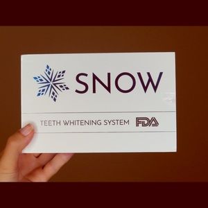 BNIB Snow Teeth Whitening Kit